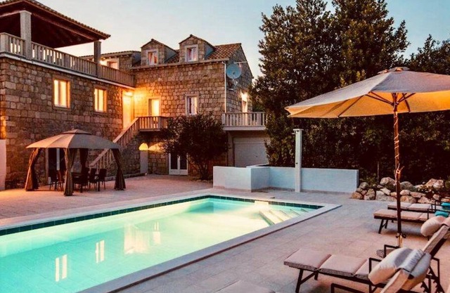 300 m² Villa ∙ 5 bedrooms ∙ 10 guests