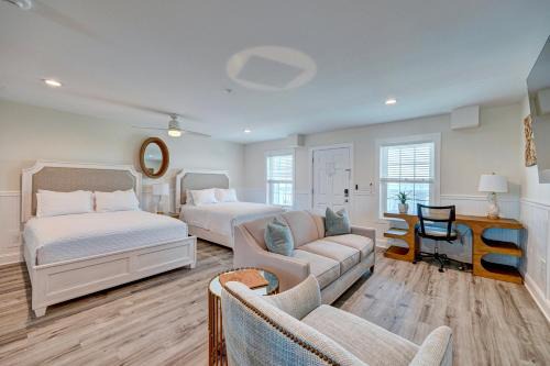 3002 Queen Suite, 3rd Floor Surfside