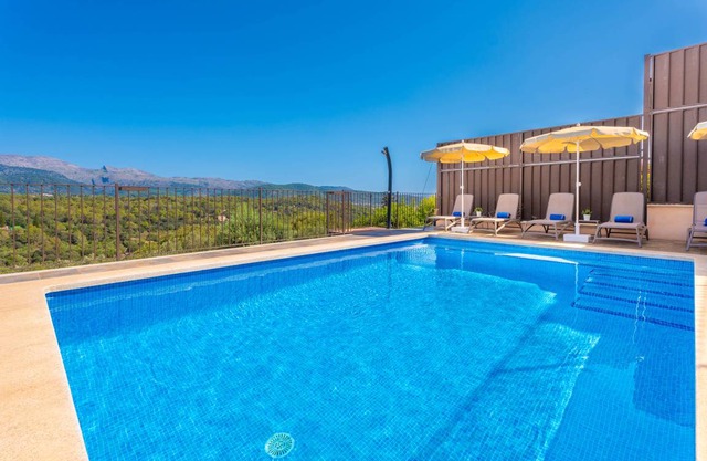 302 m² House ∙ 3 bedrooms ∙ 6 guests