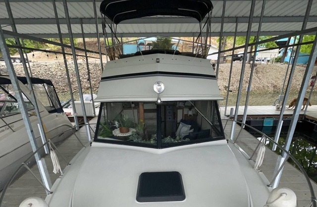 32' Unique Boat Hotel on the Lake
