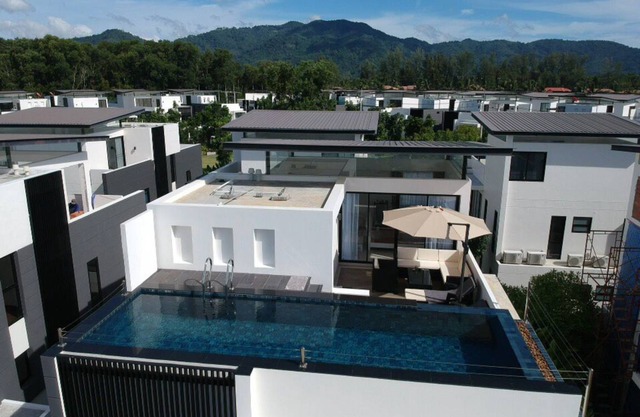 Rooftop Villa Laguna People Restaurants Shops 