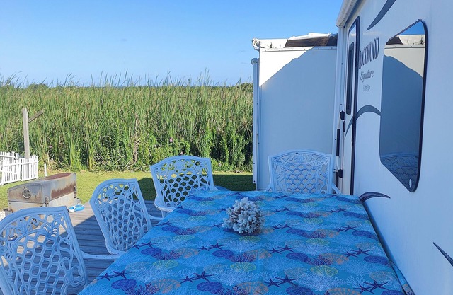 35 ft RV, large deck, intercoastal sunset, campground across street from ocean