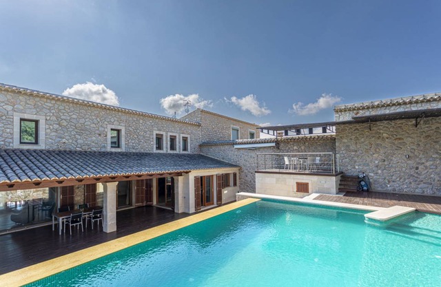 356 m² Villa ∙ 4 bedrooms ∙ 6 guests