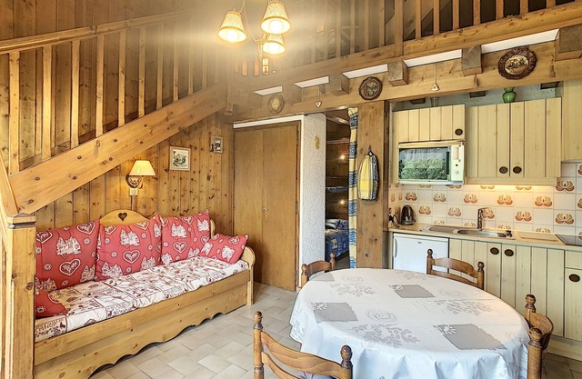 35m² Duplex near Combloux center, 4 beds, balcony, close to slopes