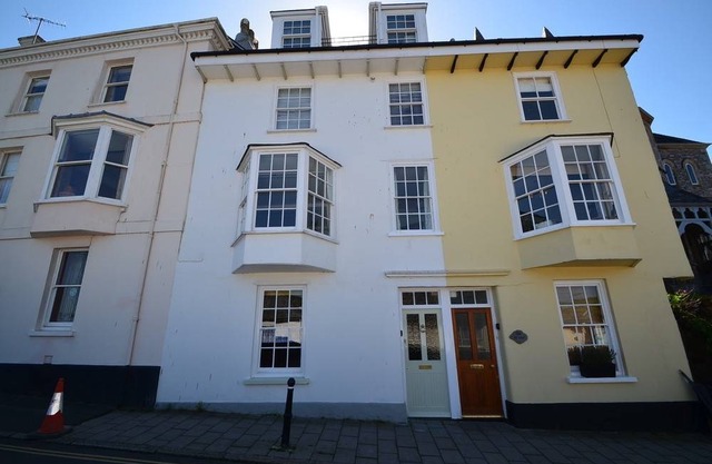 36A Newcomen Road