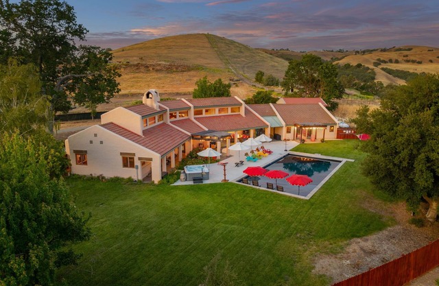 3bd, sleeps 8, luxury and relaxation in the heart of the Central Coast