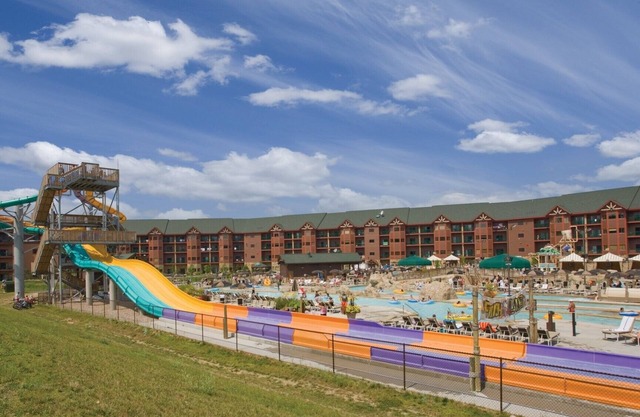 3Bed/2Bath - Luxurious Wisconsin Dells Retreat! Access to Wilderness Territory!