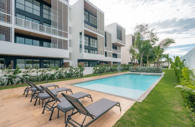 3BR Balcony & Pool in Flats at The Village