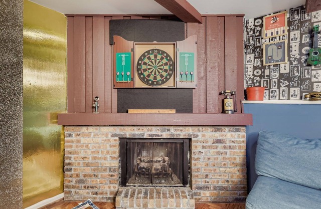 3BR House w/Pickleball, Game Room, Foosball, Arcade, Darts & Grill