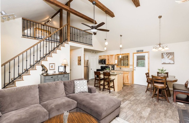 3BR+Loft, Pet-Friendly w/ Hot Tub + Arcade