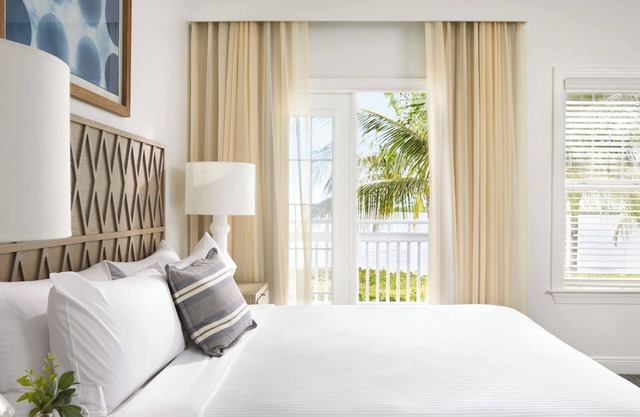 3BR Units with Poolside Bar & Onsite Pools for Family Fun, Onsite Parking