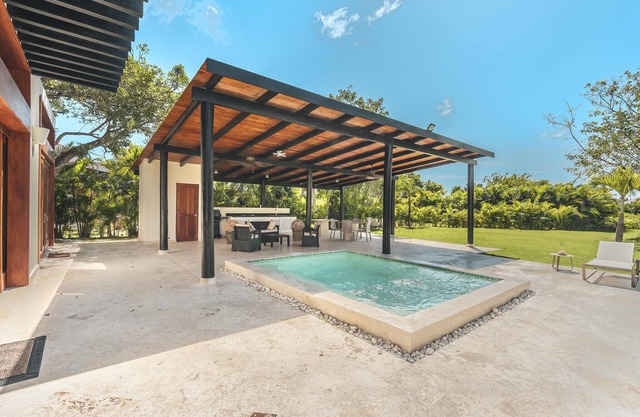 3BR villa with pool/bbq/in Green village