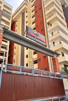 3rd Avenue Beach Apartments 3bedroom plus DSQ in Nyali