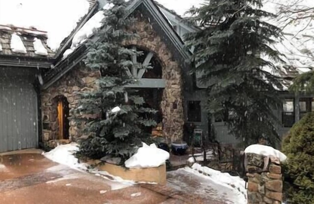 4/5 Bed 6 ba + loft ski in/out w/amazing views!