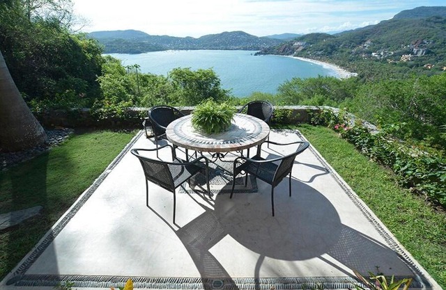 4 Bdrm Waterfront Property Overlooking Playa La Ropa