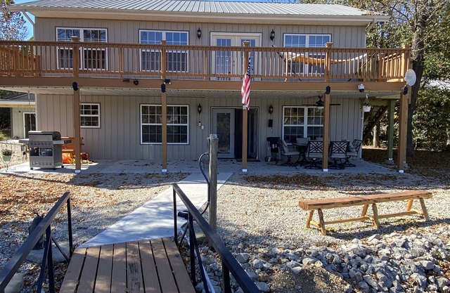 4 bed/3bath Lakefront Cabin with Dock! Ha-Ha Tonka State Park!