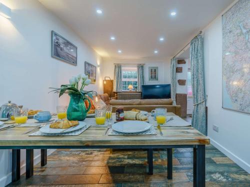 4 Bed in Gosforth 85807