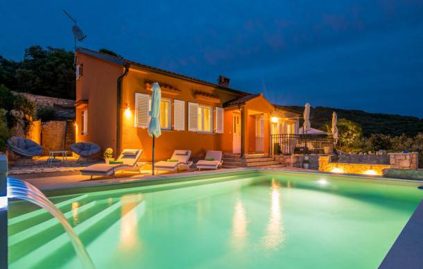 4 bedroom accommodation in Miholascica
