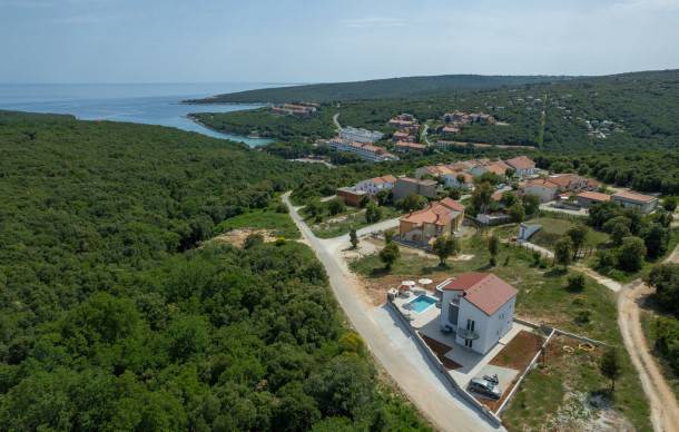4 bedroom accommodation in Pavicini
