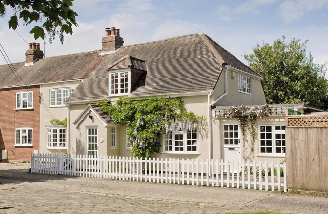 4 bedroom accommodation in Lymington
