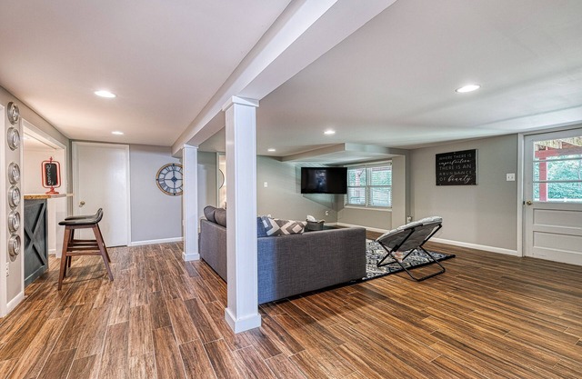 4 Bedroom - Completely updated. Super safe neighborhood close to USNA stadium