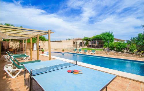 4 Bedroom Cozy Home In Marratxí