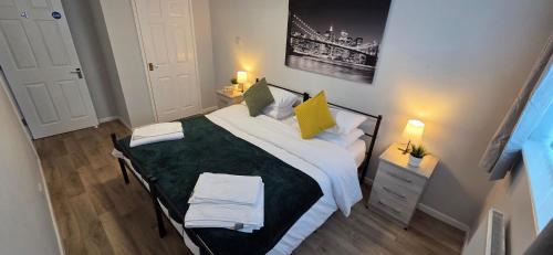 4 Bedroom Flat - Sleeps 5 - Free Parking & Wifi - Warwickshire