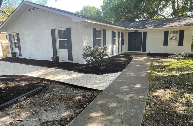 4 bedroom pool home 1 block from the Beach!