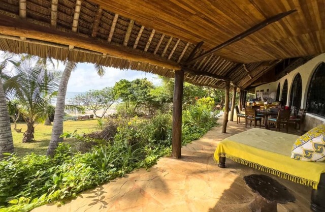 4-bedroom Sansuri Beach Villann