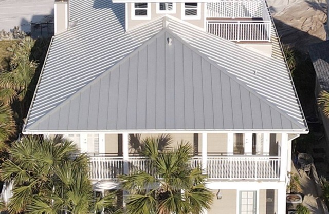 4 br - 3ba- Sleeps 9 Beautiful Oceanfront Family home with private beach access