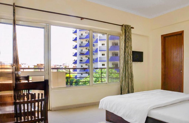 4-BR apartment in Sec-39, Gurgaon, by GuestHouser 18888