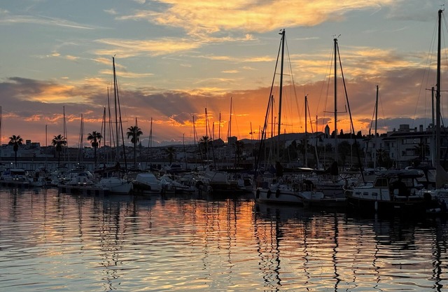 4-cabins yacht boat in fabulous Port Sitges , AC, WiFi Jet ski bikes paddles