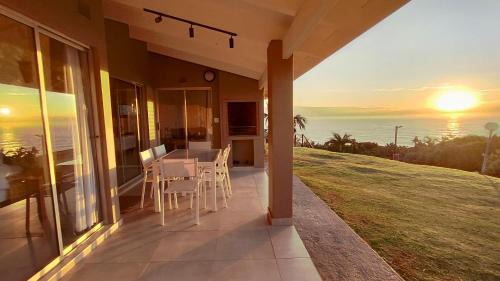 4 Chaka's Rocks Chalets - The Beach Cottage