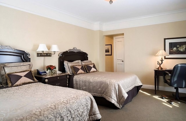 4 Deluxe 2 Double Beds at The Lucerne Hotel, Minutes to Central Park!