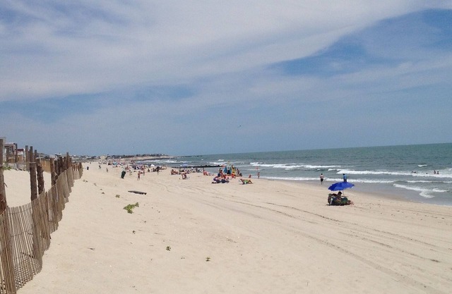 4 Houses To The Beach, Quiet Area, 2nd Floor Unit