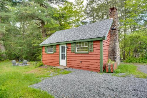 4 Mi to Big Boulder Lake Poconos Cabin Escape!
