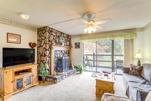 4 Mi to Douglas Lake Mtn Retreat with Pool Access!