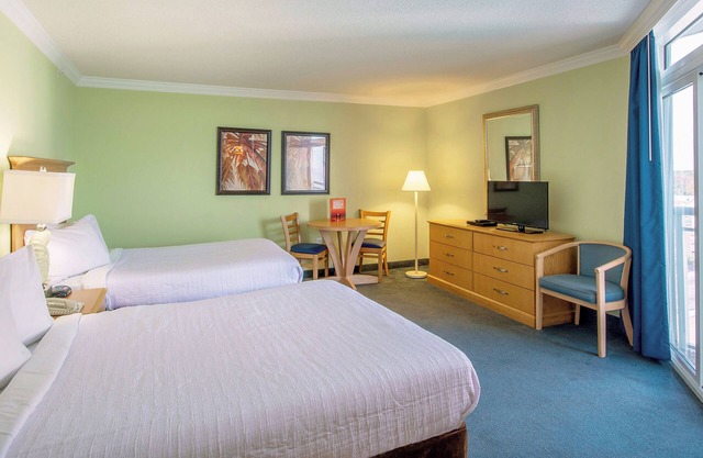 4 Relaxing Beachside Suites Perfect for Couples or Families - with 2 Pools