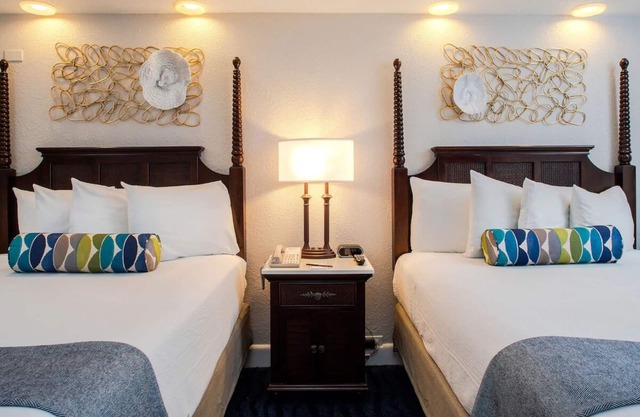 4 Rooms With Balcony, Ideal for Water Enthusiasts, 5 Swimming Pools, Parking!