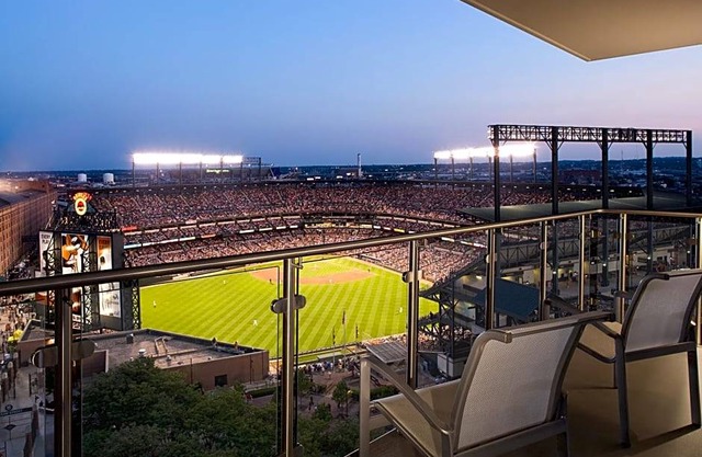 4-Star Hotel ∙ Hilton Baltimore Inner Harbor