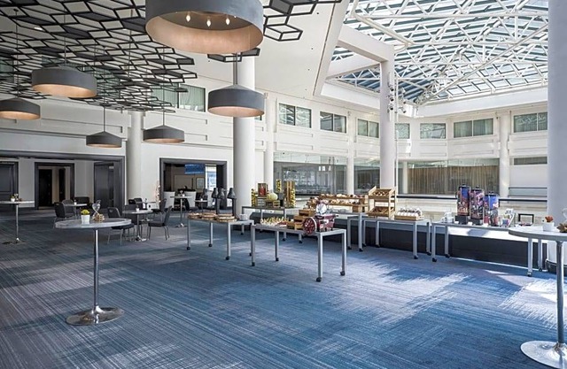 4-Star Hotel ∙ Renaissance Baltimore Harborplace Hotel