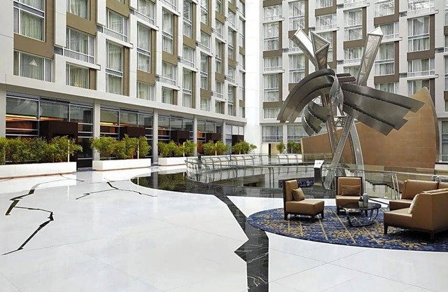 4-Star Hotel ∙ Marriott Marquis Washington, DC