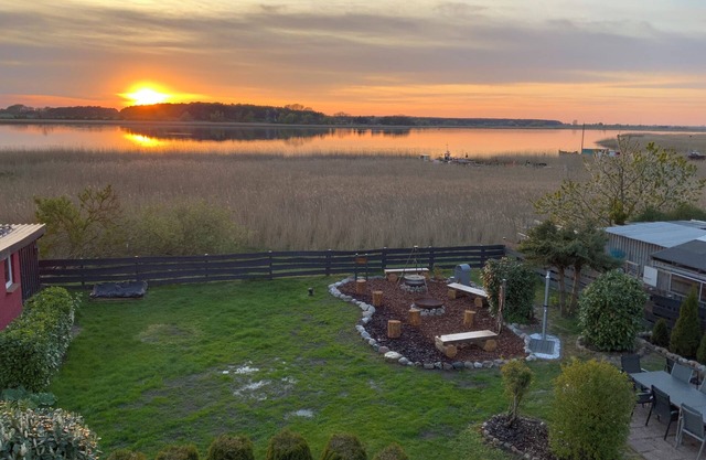 4*-Villa-DIRECT WATERFRONT-LOCATION-WINTERGARDEN -KAJAKS-SAUNA-GARDEN-URIGE GRILL LOUNGE