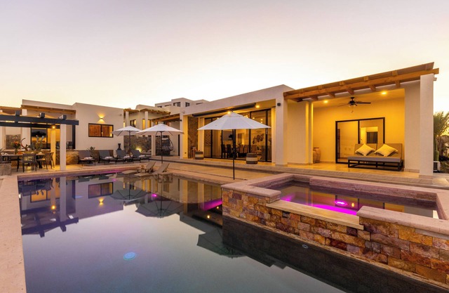 4-Villa Estate: Steps to Beach ~ 3Mi Flora Farms ~ 180° Ocean Views ~ Pool