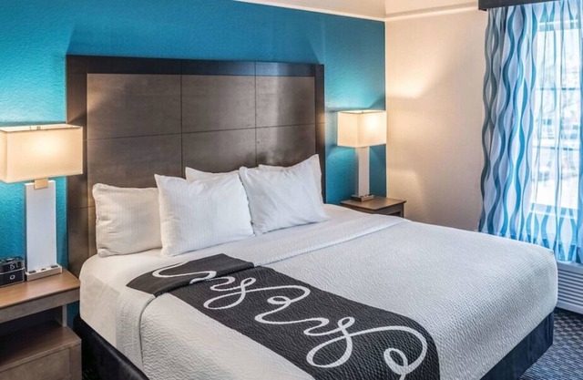 4 x King Bed Deluxe Suite at La Quinta Inn & Suites by Wyndham Phoenix Chandler