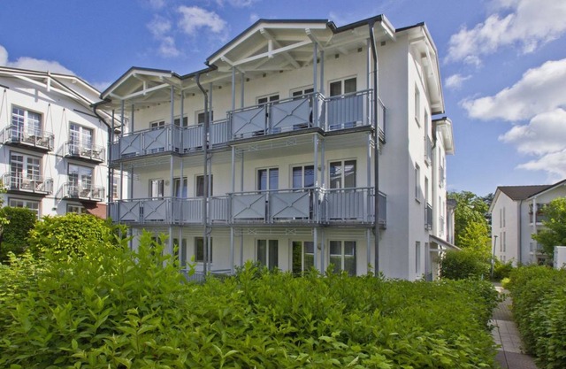 Villa Buskam Fewo Balkon Schwimmbadnutzung 