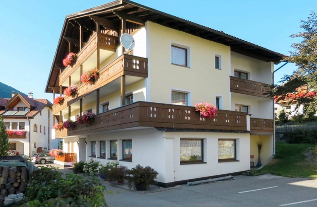 400 m² Apartment ∙ 16 bedrooms ∙ 32 guests
