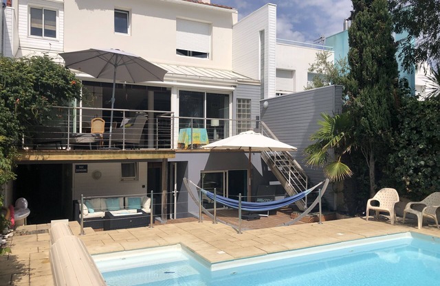 400m from the beach - House for 8 with pool