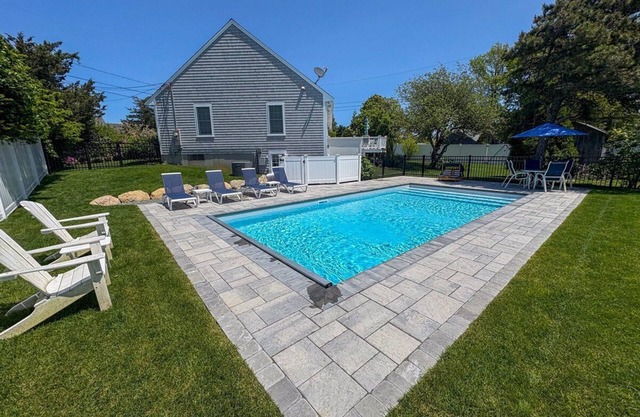 41 Poolside: 041-CS Coastal Retreat in Chatham – Modern Comfort & New Heated Pool