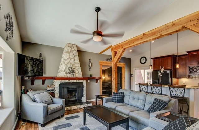 4BR Mtn Dream ❄ Fireplace, Patio